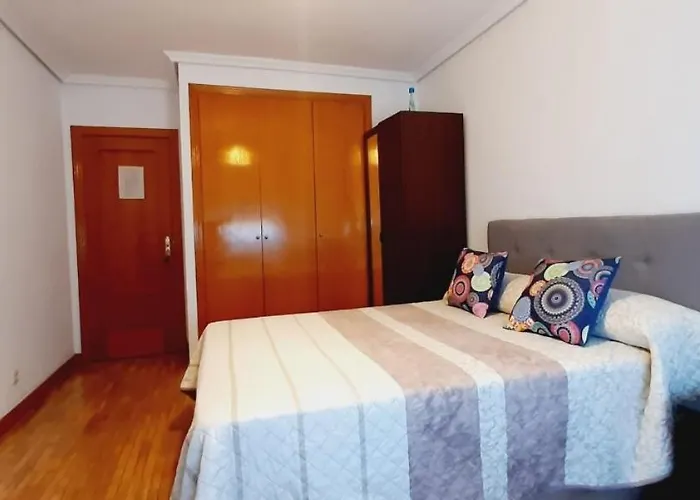 Habitación, muy amplia y luminosa, muy cerca del centro a 15 min en el metro a Sol y Gran Vía